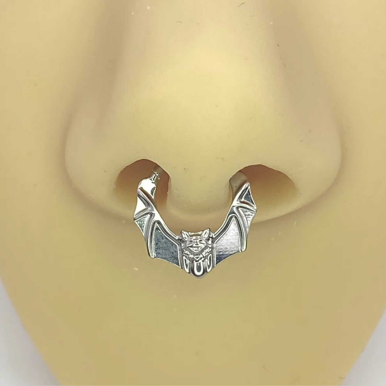 Flying BAT Forward Facing Medical Grade ASTM F-136 Titanium Hinged Ring Clicker Hoop Cartilage Daith Septum Piercing Jewellery