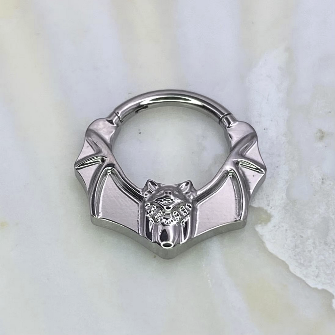 Flying BAT Forward Facing Medical Grade ASTM F-136 Titanium Hinged Ring Clicker Hoop Cartilage Daith Septum Piercing Jewellery
