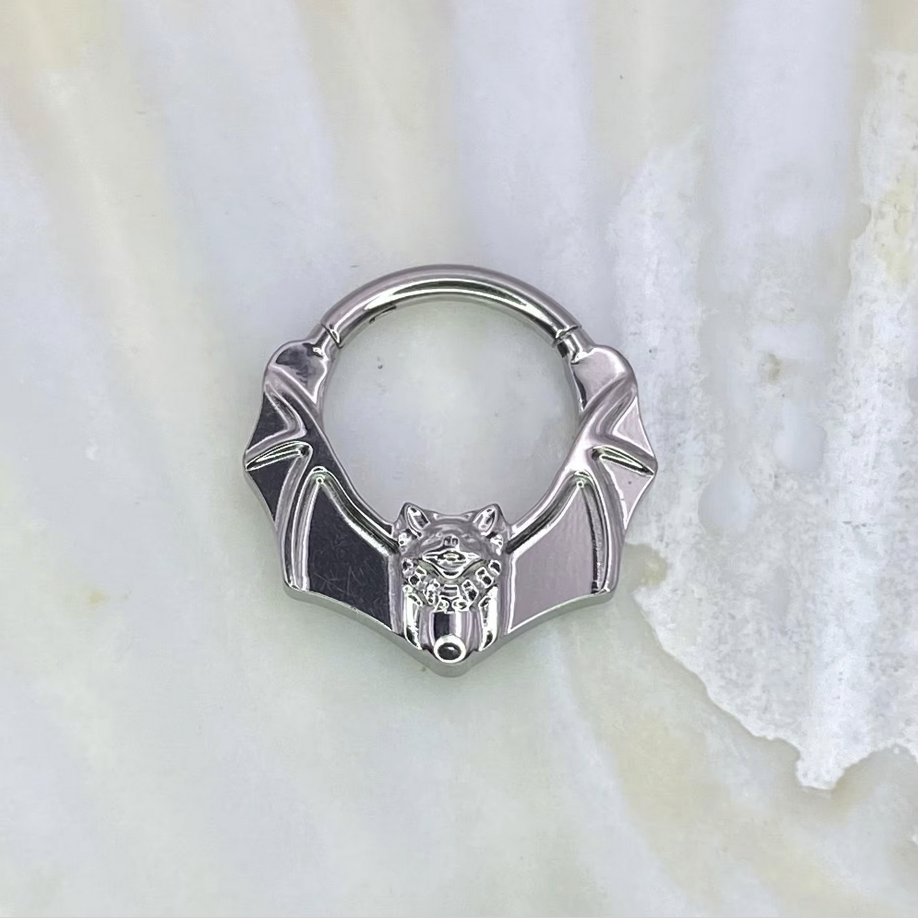 Flying BAT Forward Facing Medical Grade ASTM F-136 Titanium Hinged Ring Clicker Hoop Cartilage Daith Septum Piercing Jewellery